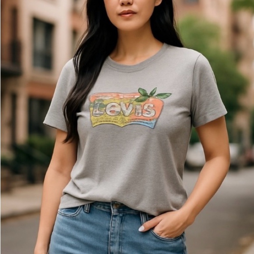 Levi's Gray Graphic Tee for Women